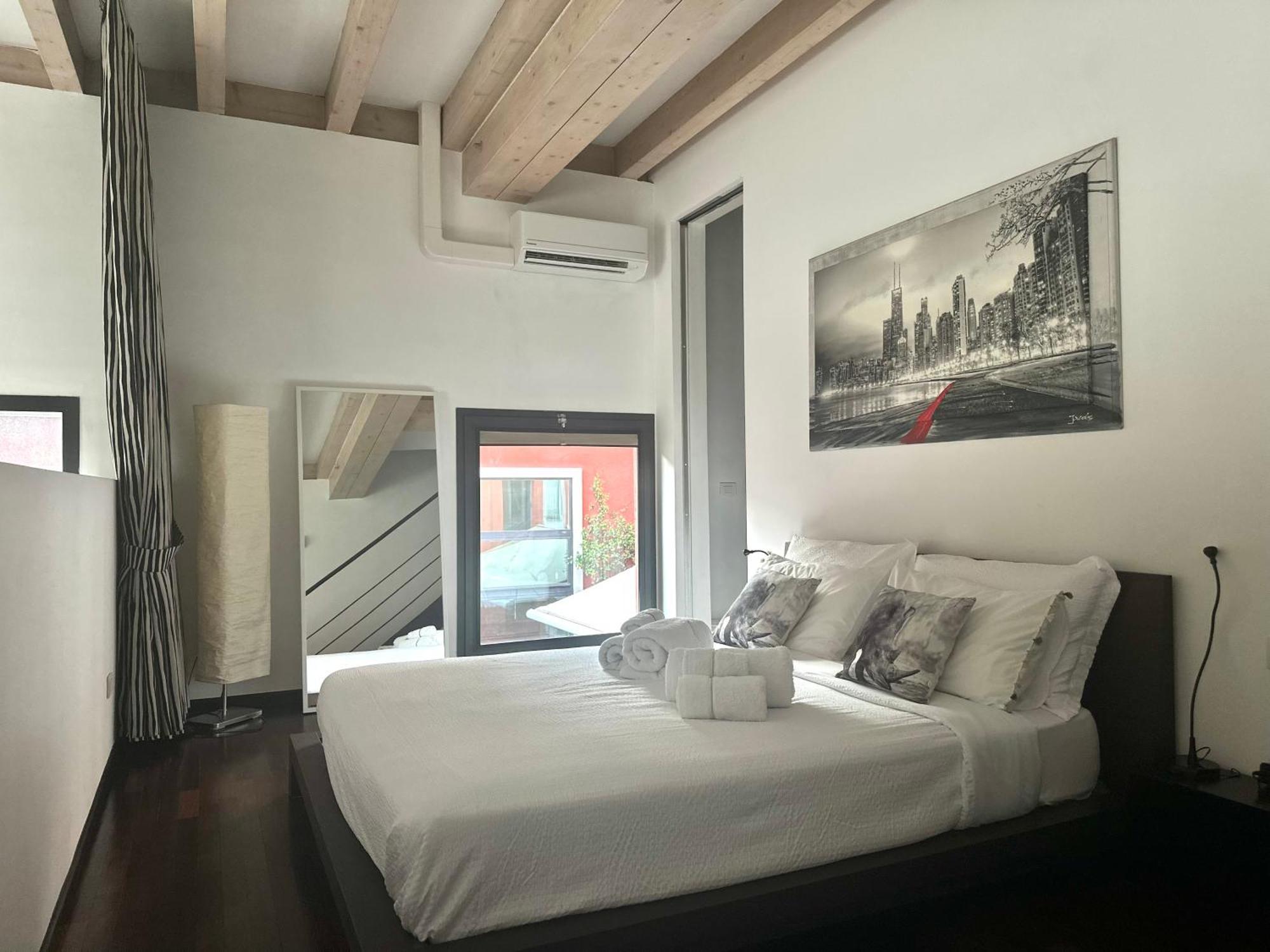 Red Lofty Milano- Loft Moderno Comodo Per Ippodromo, San Siro, Fiere E Politecnico, Parking
