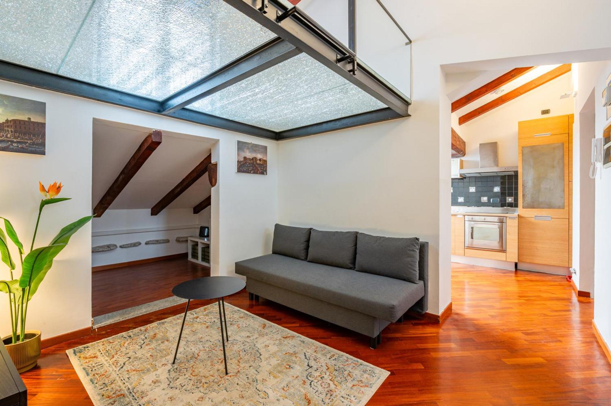 De Amicis' Nest - Center *