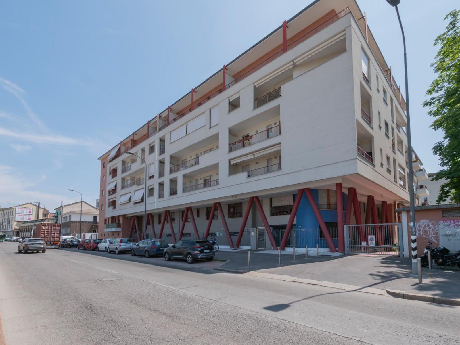 Apartment Spazio Breda - Free Garage, Metro M1, Balcony Milan