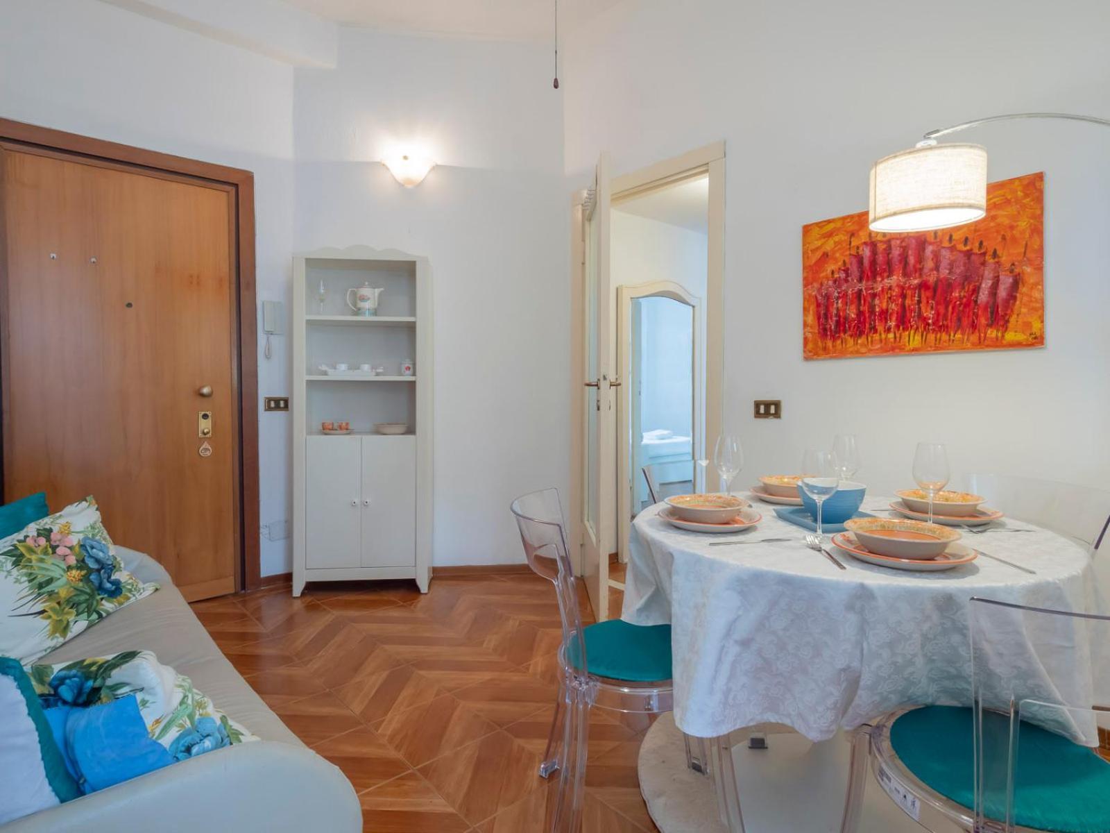 Moscova Dream - Bright And Quiet 5th Floor *
