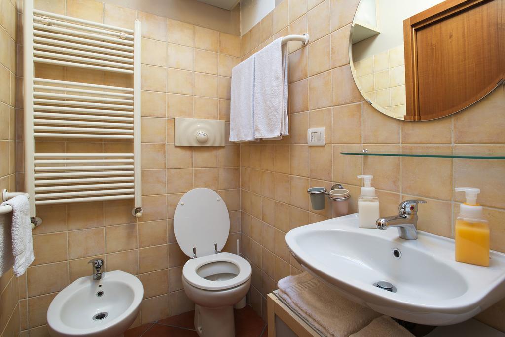Skyline In Citta Studi A 1 Minuto Dal Metro Con Terrazzo Wi-fi E Netflix Apartment Mailand