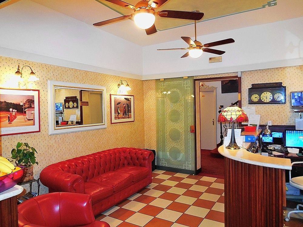 Charly Hotel