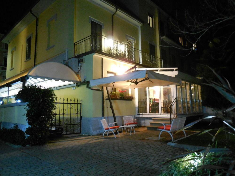 Charly Hotel