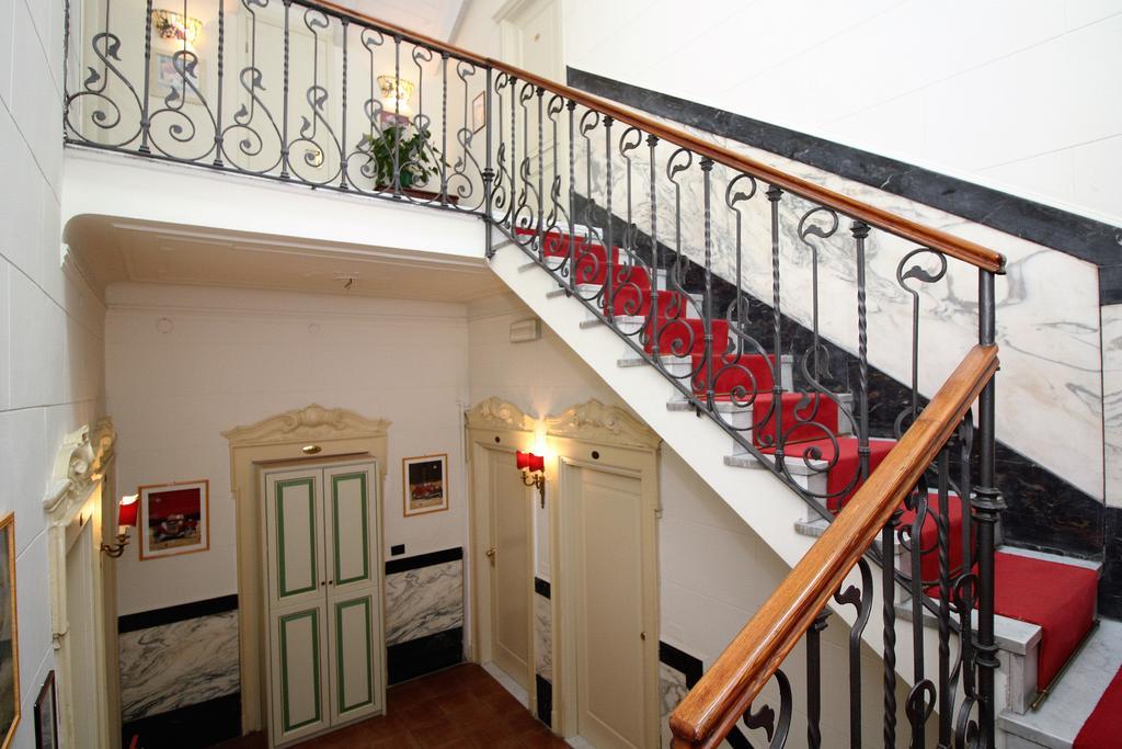 Hotel Charly 3*