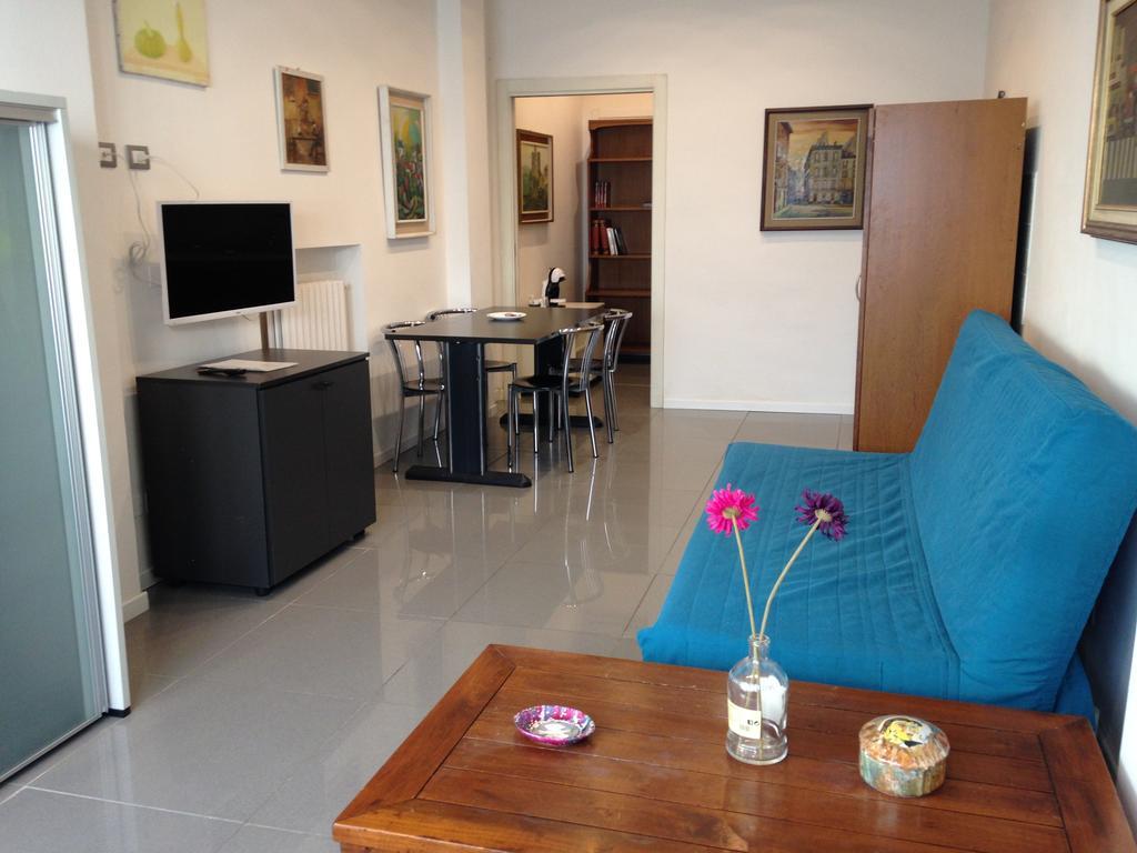 Canal Apartment *