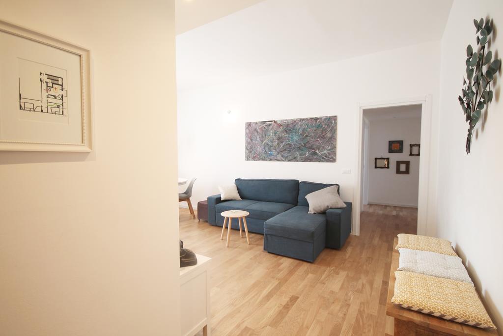 House Of Mirrors Apartment Mailand