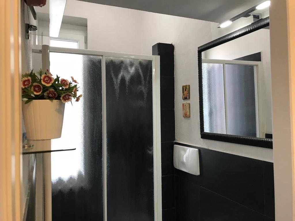 Kibilu - Via Confalonieri - Stazione Garibaldi - Zona Isola Milão