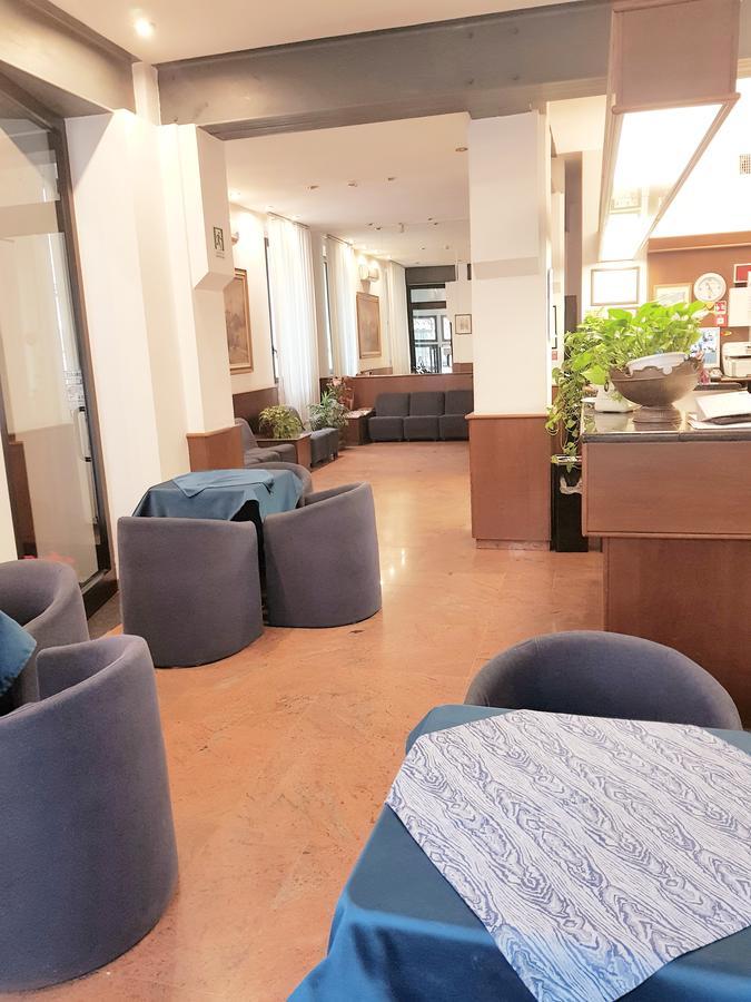 Hotel La Pace Milão