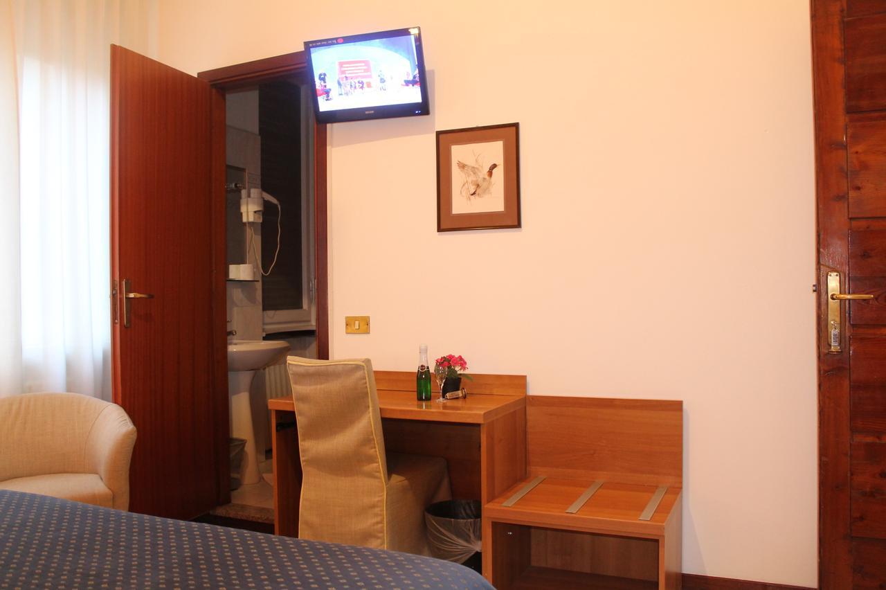 La Pace Hotel