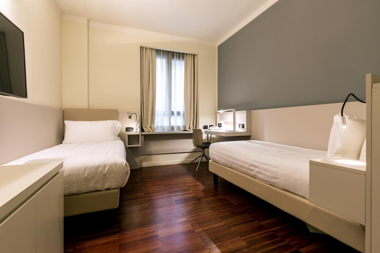Hotel 43 Station