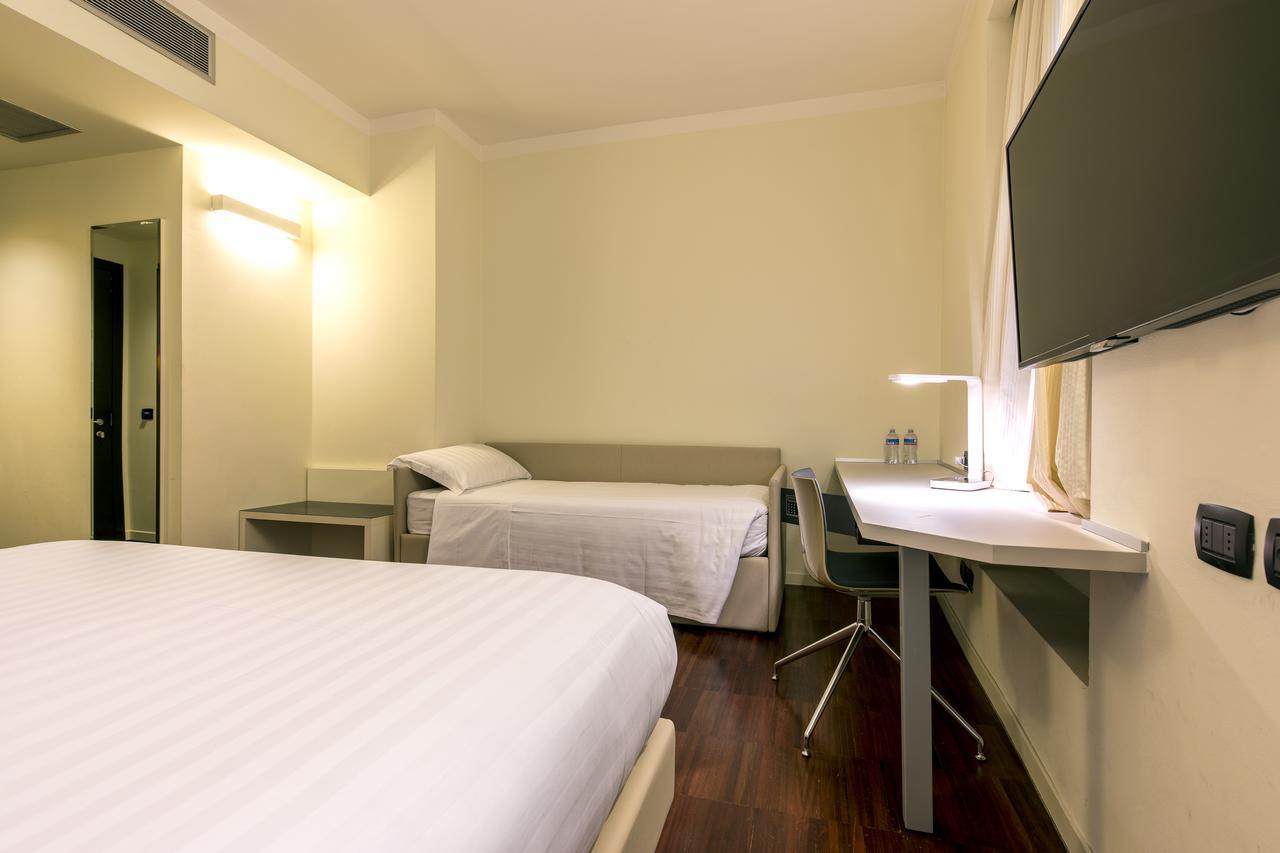 43 Station Hotel