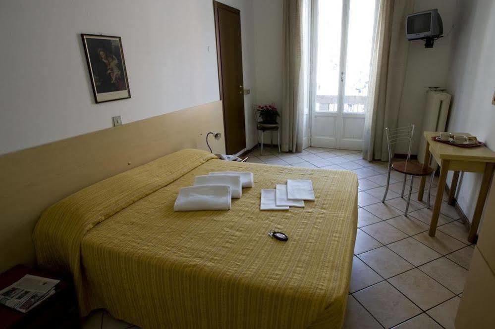 Hotel La Pace Milão