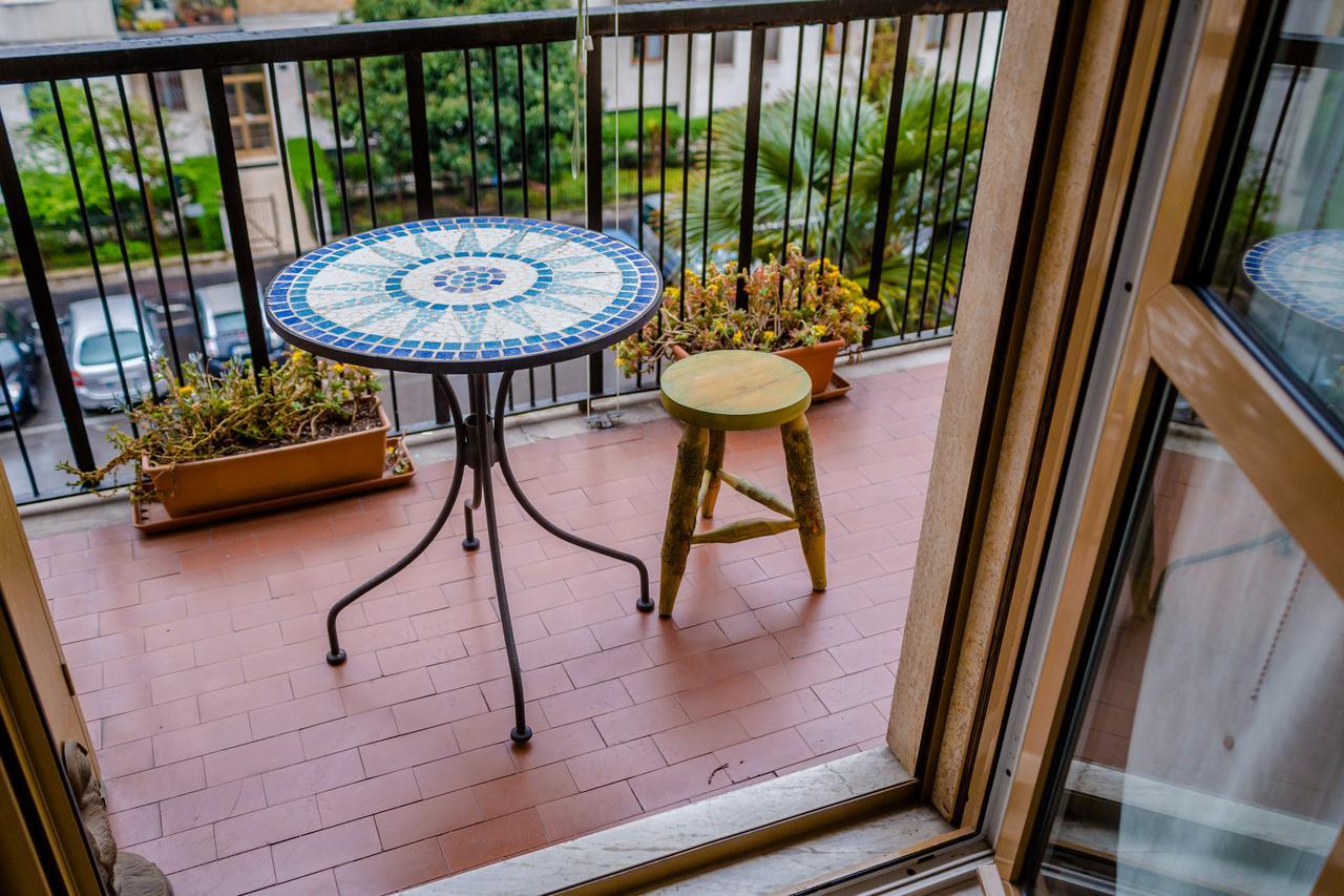 Lorenteggio Balcony Flat Milão