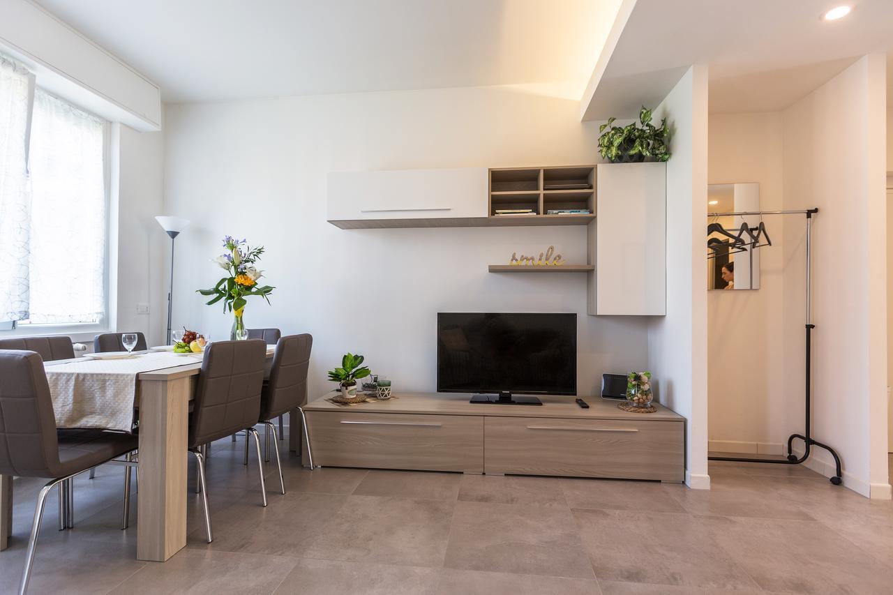 Business Balcony Flat Apartment *