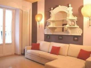 The Place Black Orchid Mailand