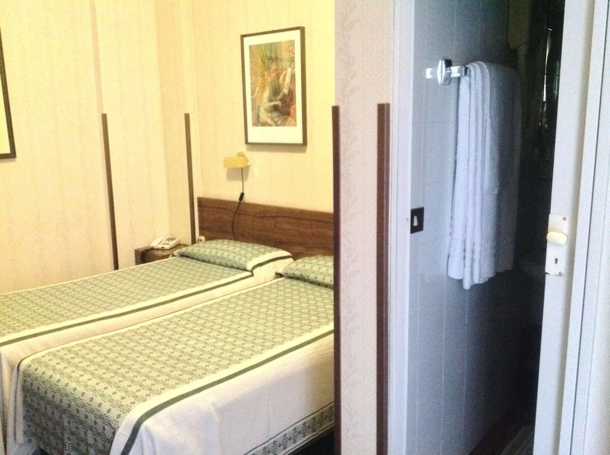 London Hotel 2*