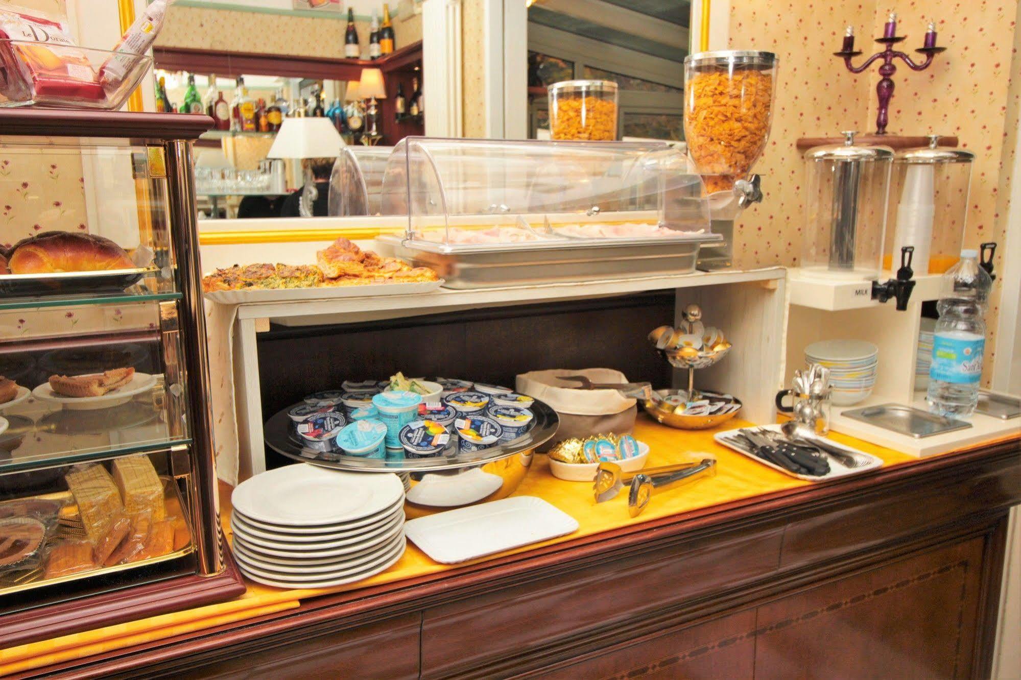 Hotel Charly 3*