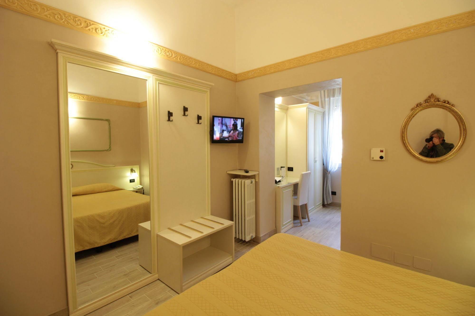 Hotel Charly