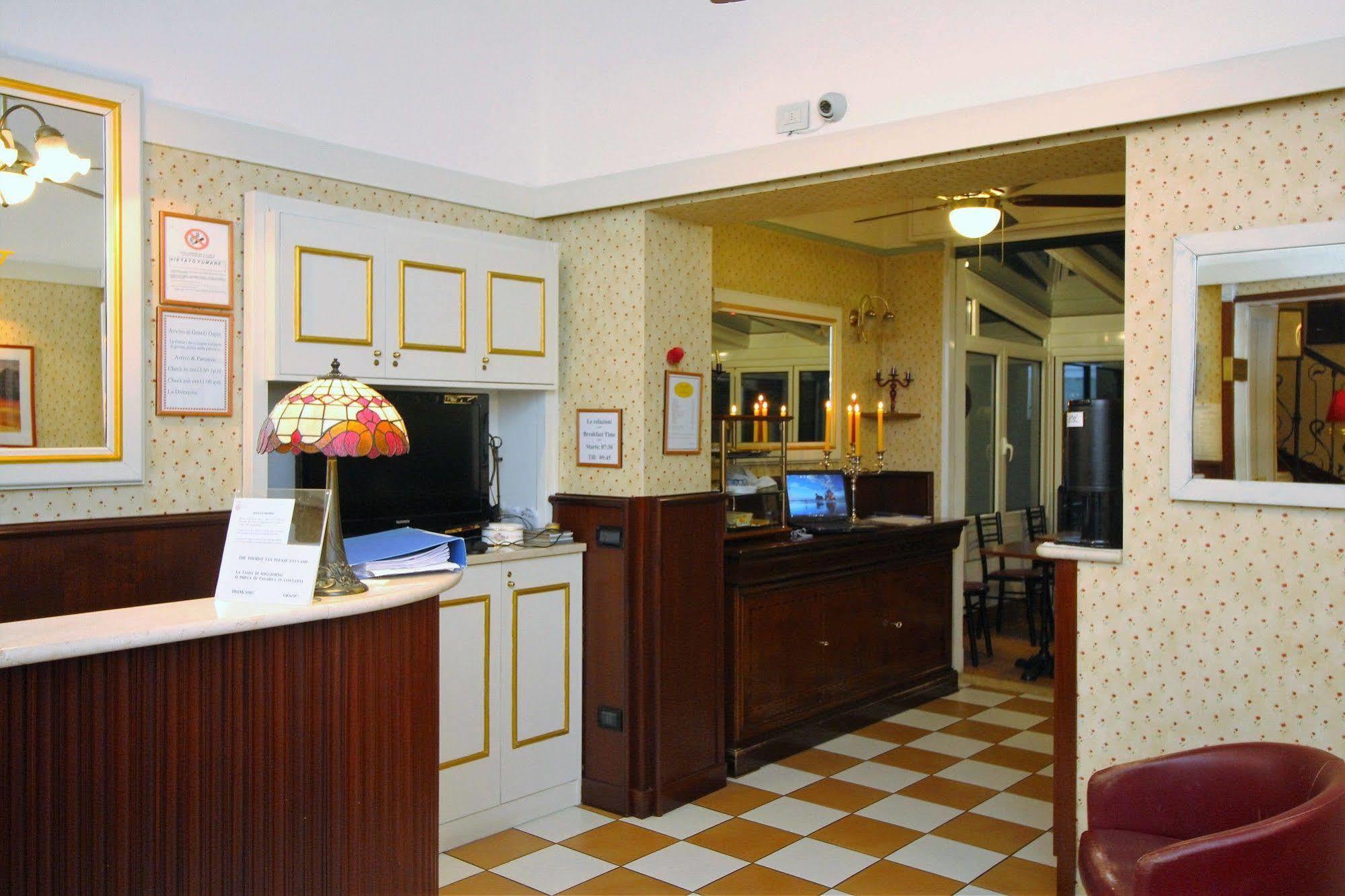 Hotel Charly