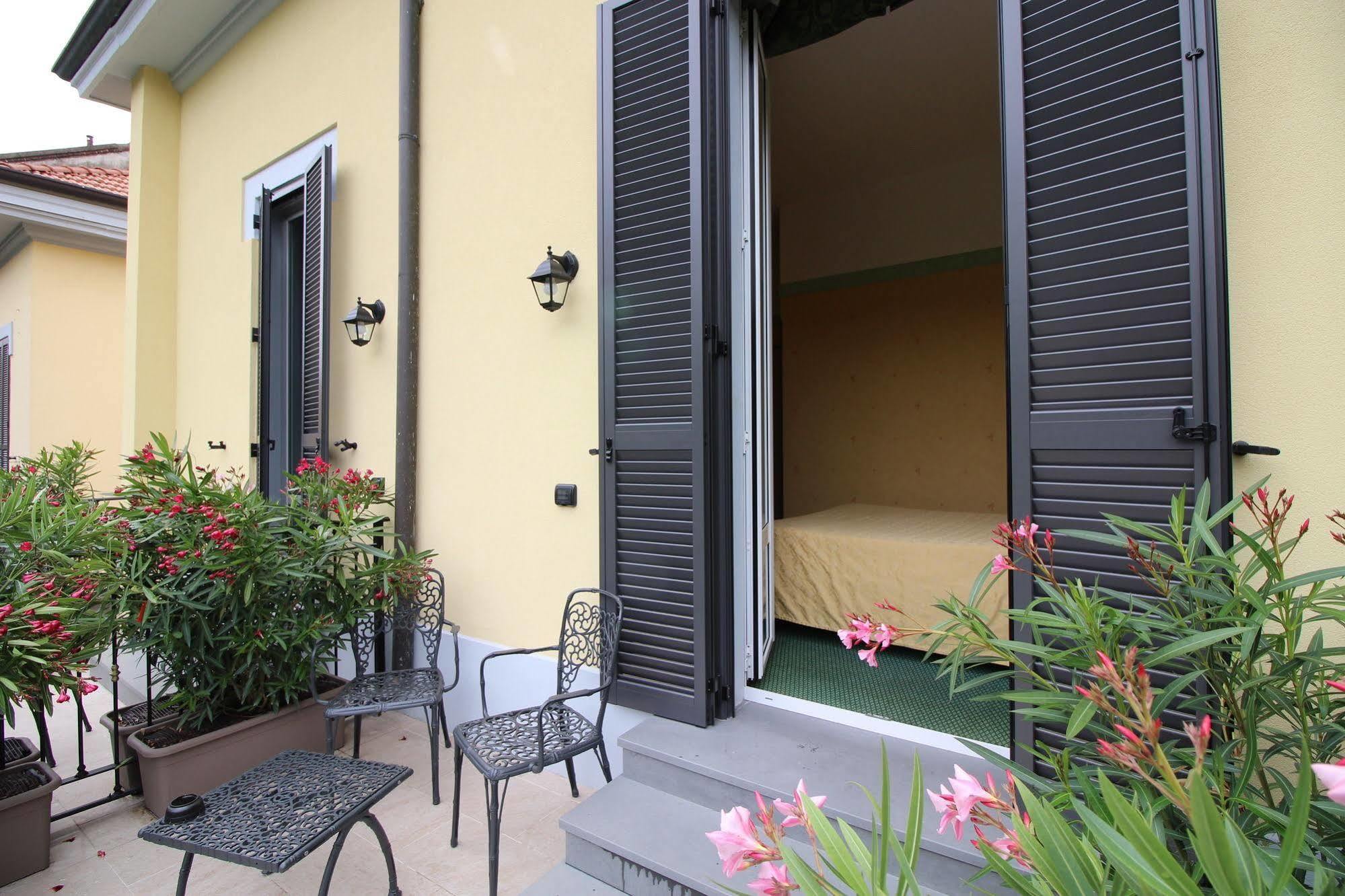 Charly Hotel