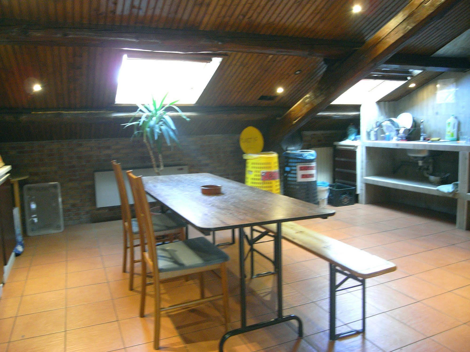 Hostel California