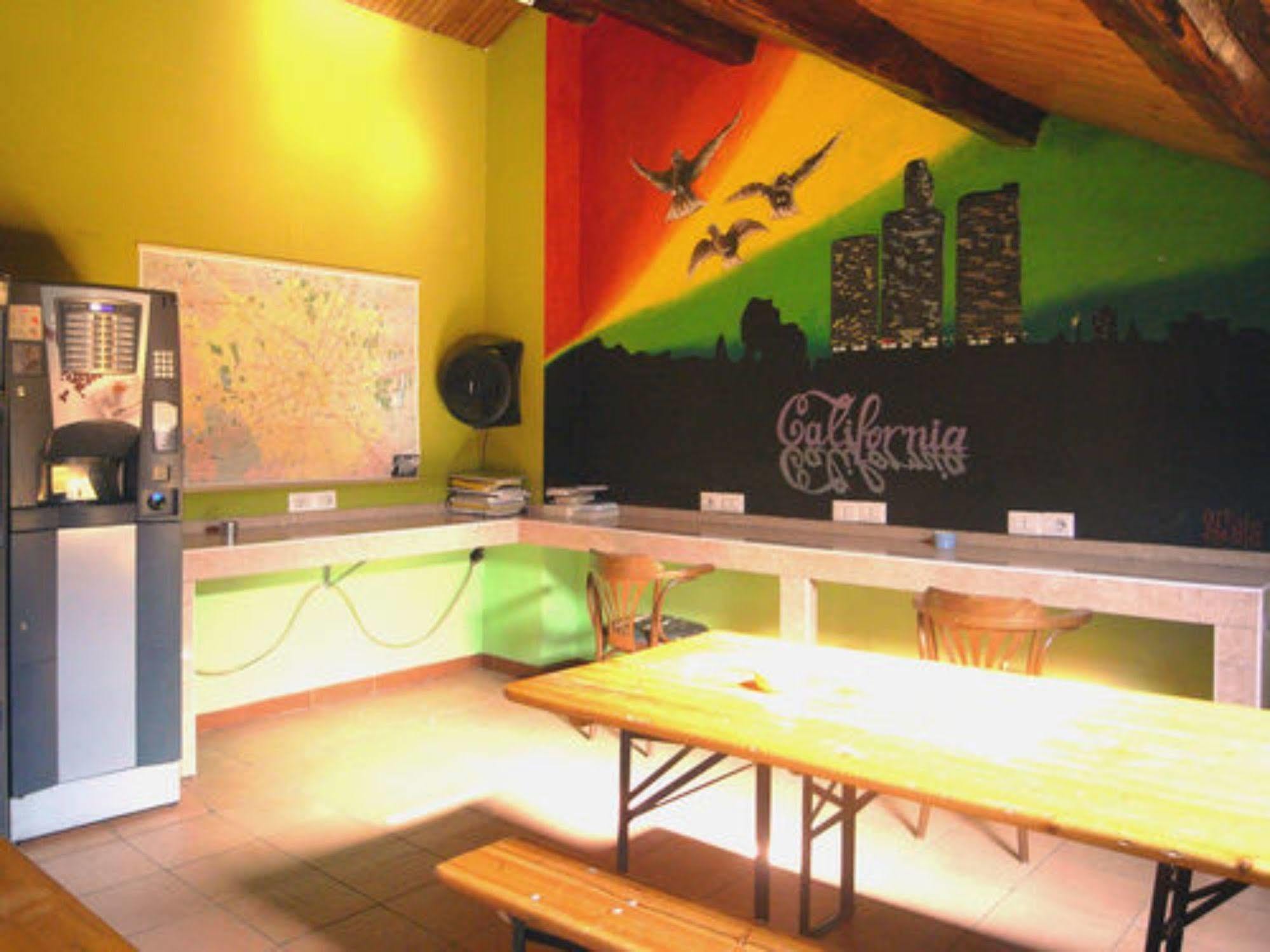 Hostel California *