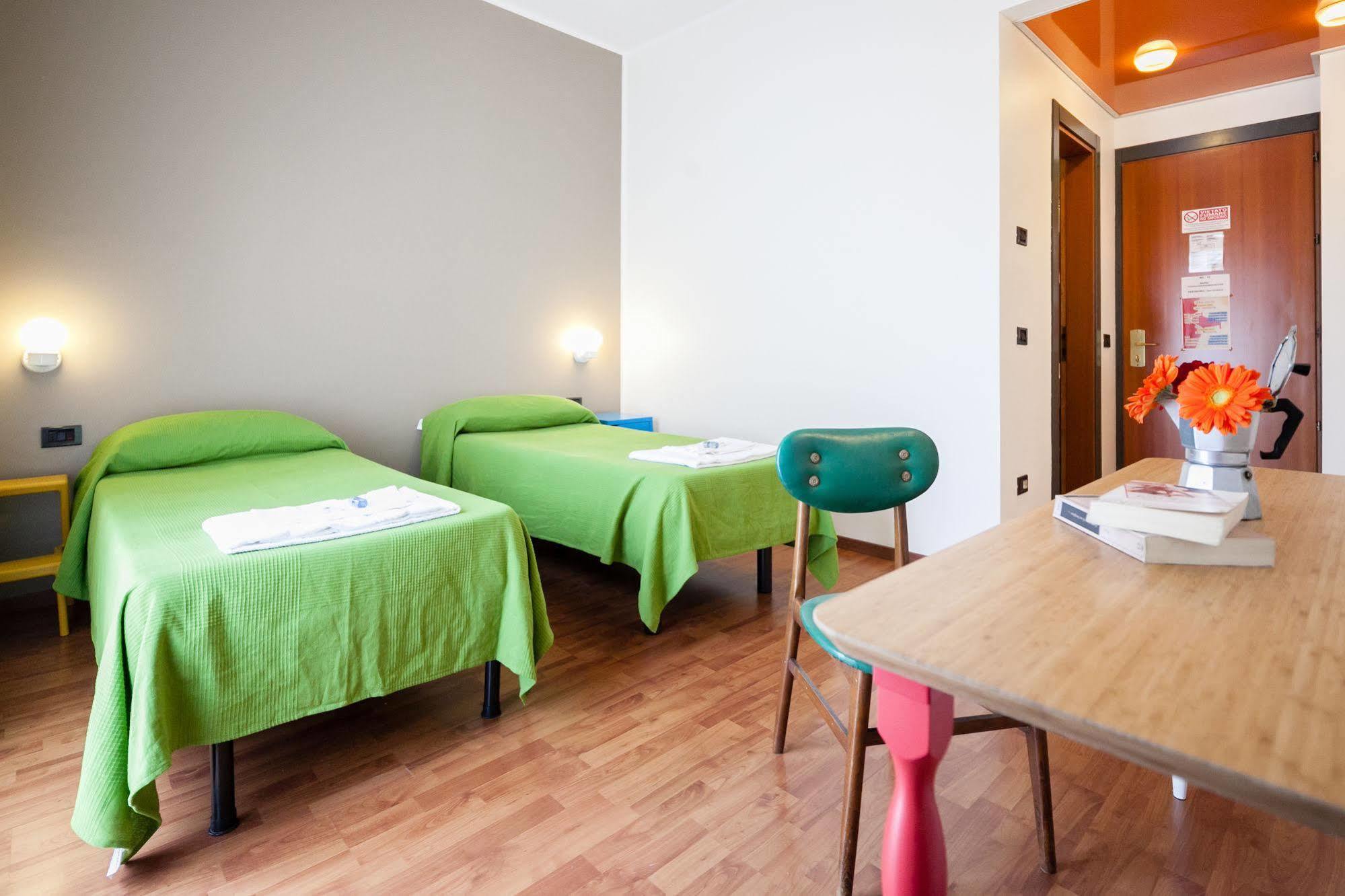 Grande Hostel *