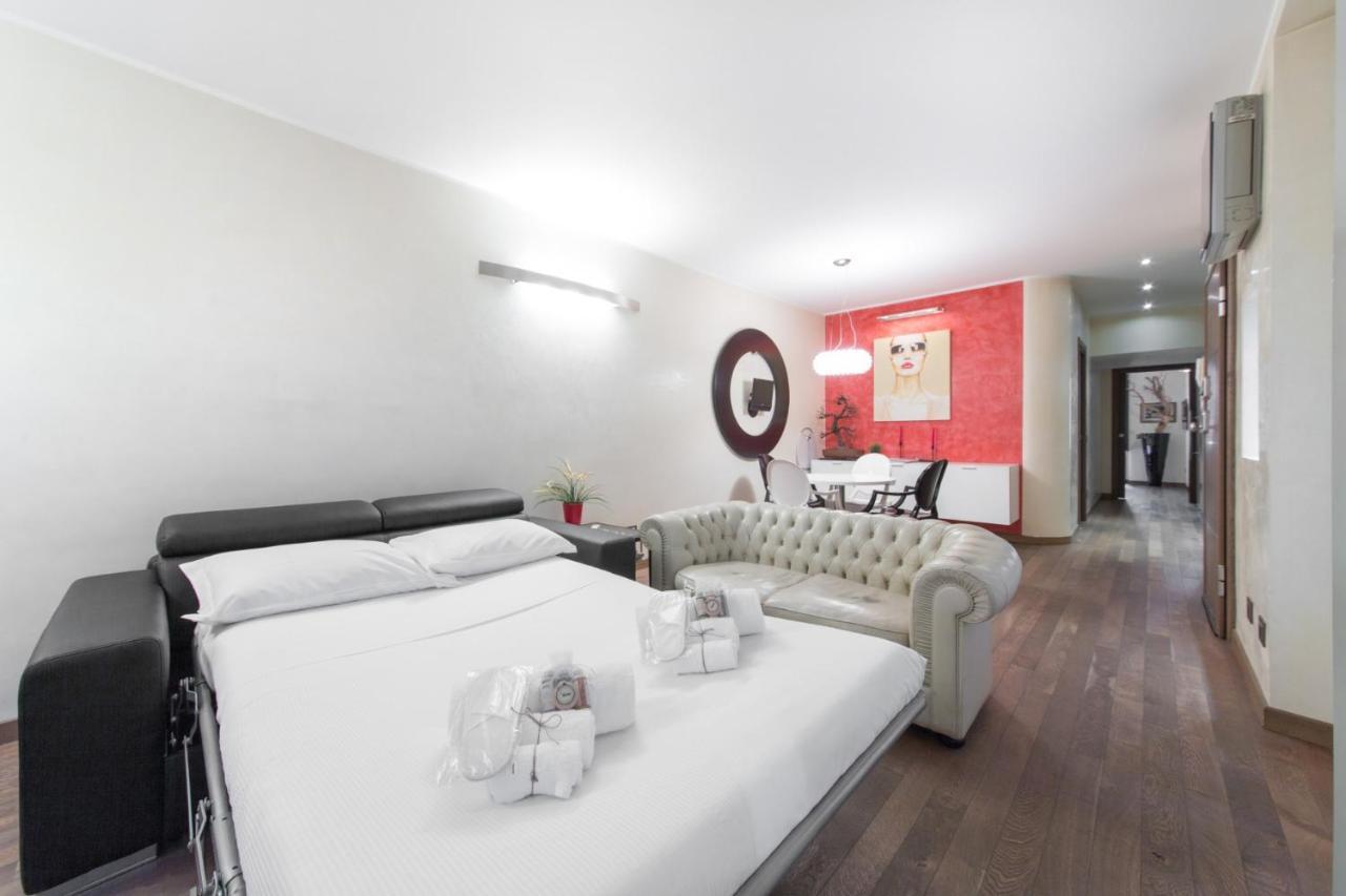 Stylish In Fashion District - Corso Venezia Apartment *