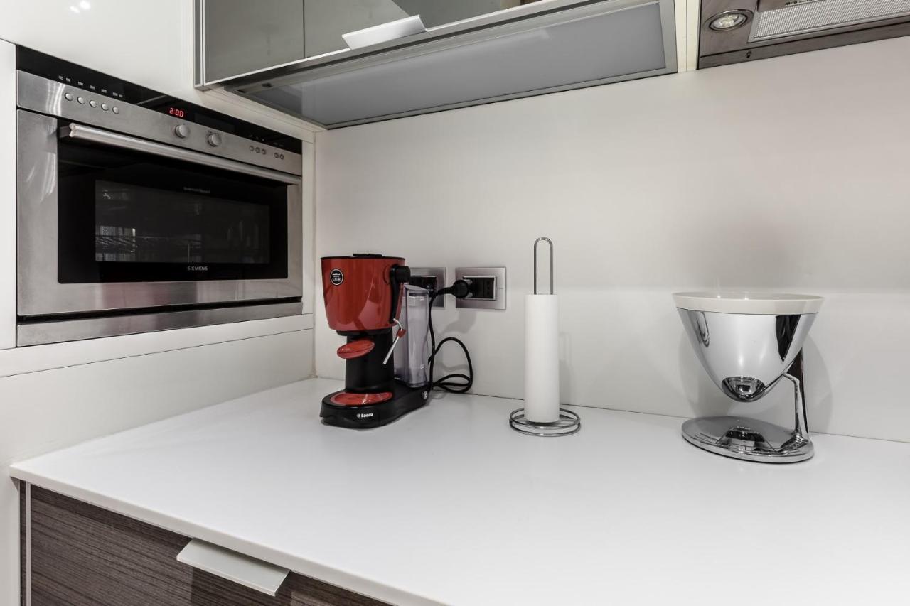 Stylish In Fashion District - Corso Venezia Apartment