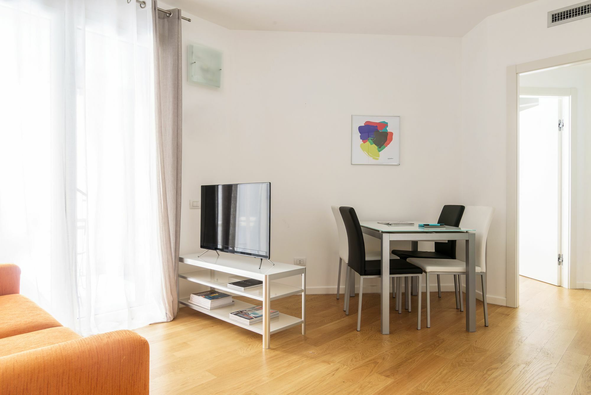 Joivy Sunny 1-bed Flat With Balcony *