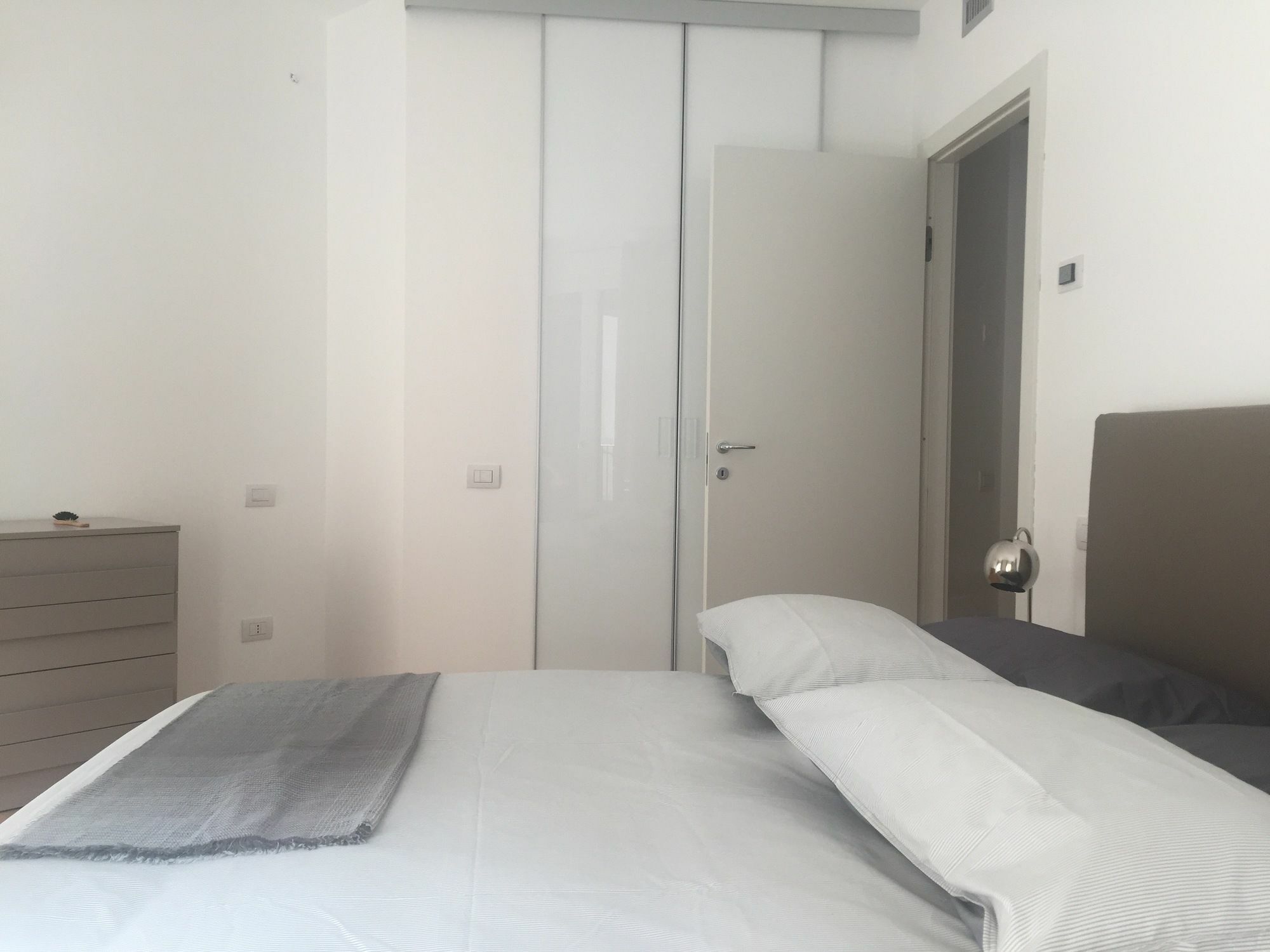 Joivy Sunny 1-bed Flat With Balcony Apartment *