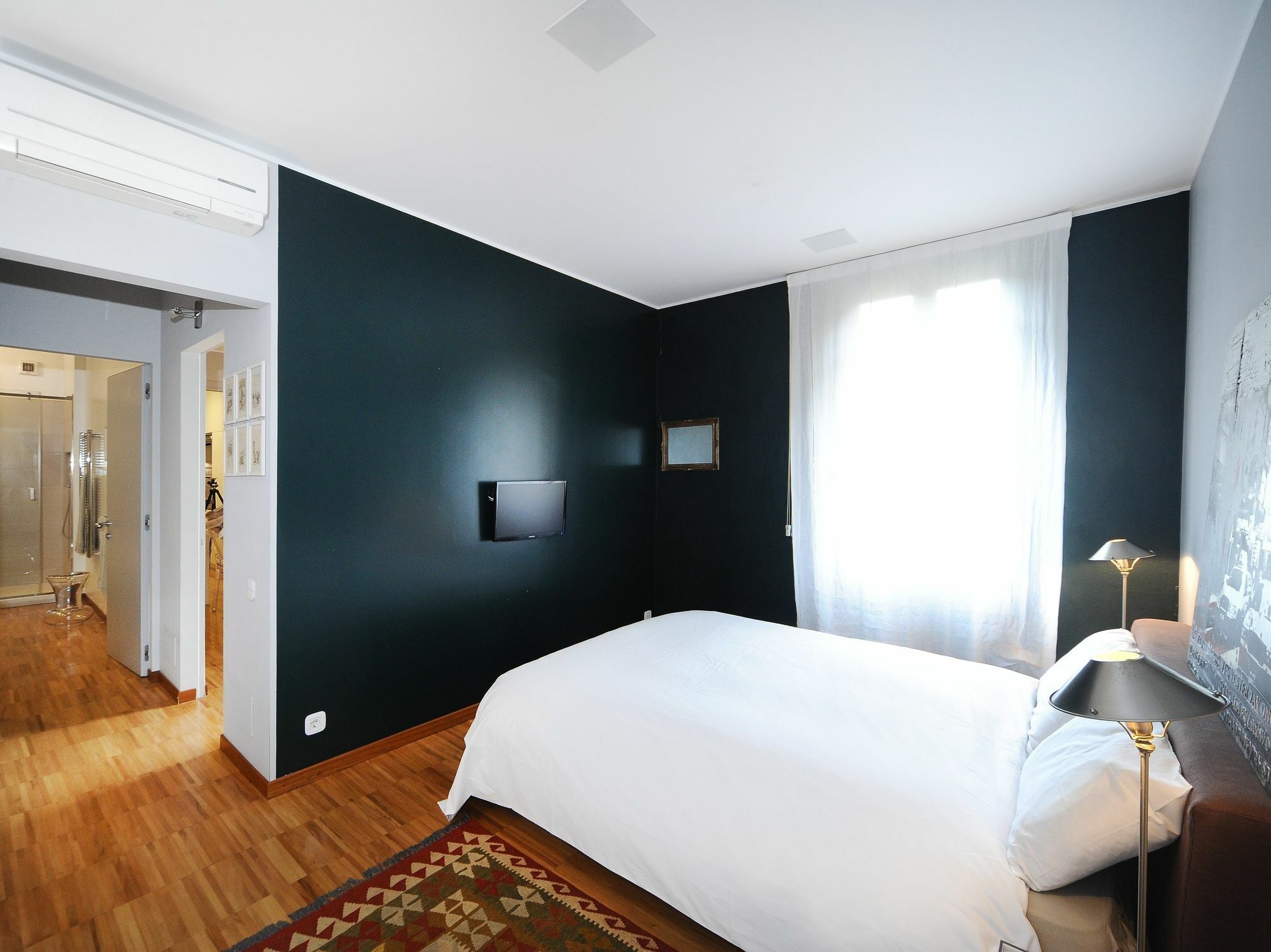 Urban District - Isola Exclusive 1br *