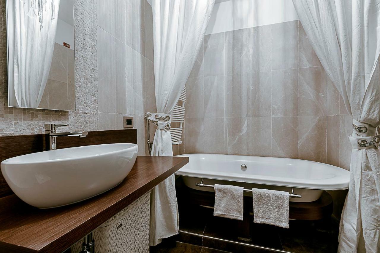 Luxury Apartment *