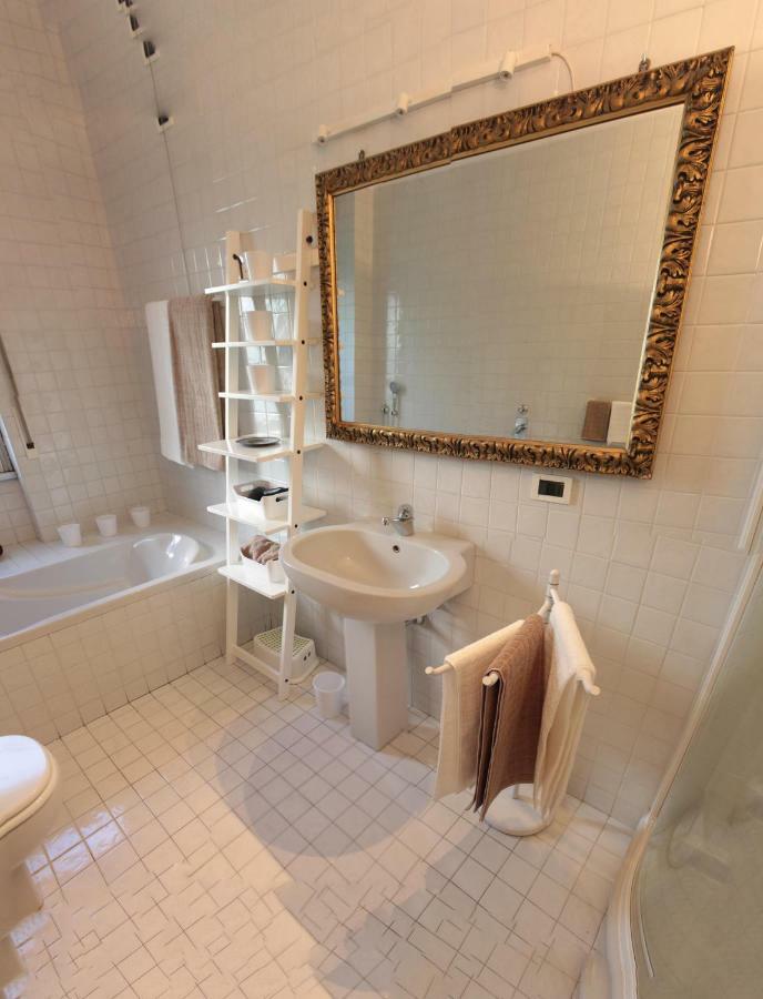 Apartment Luminous Stylish Quiet 150m2, Tre Torri Milan