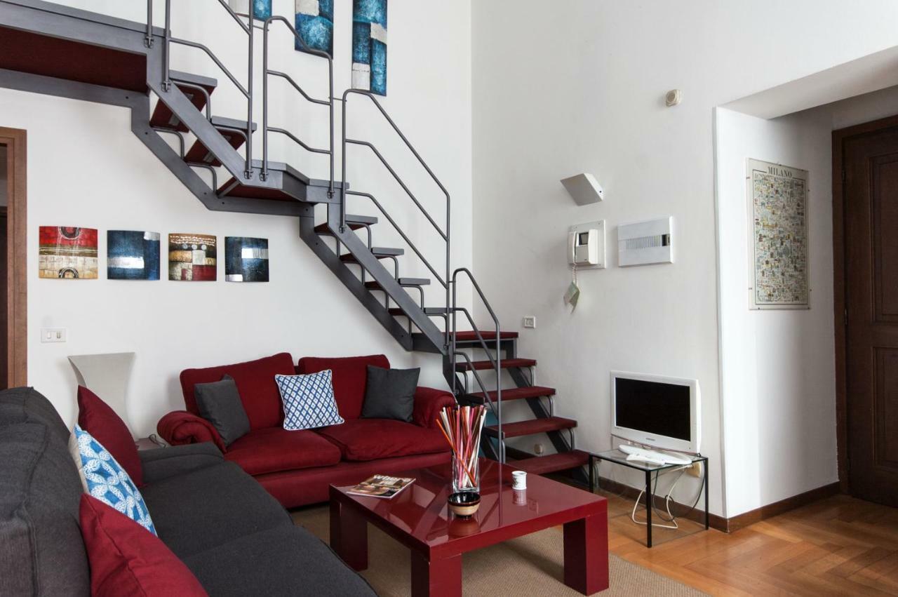 Fancy Blue Duomo Duplex Apartment Mailand