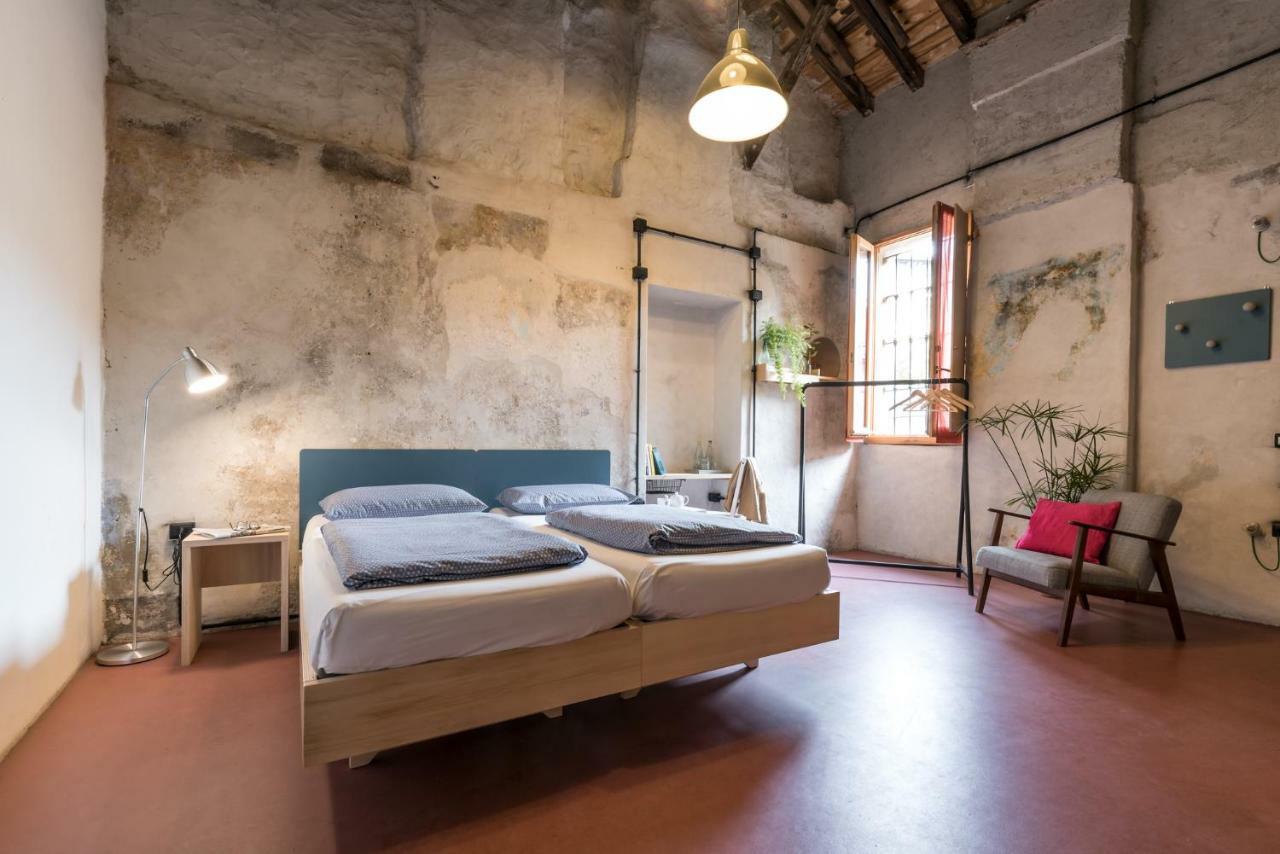Un Posto A - All'interno Di Cascina Del 700 * Mailand