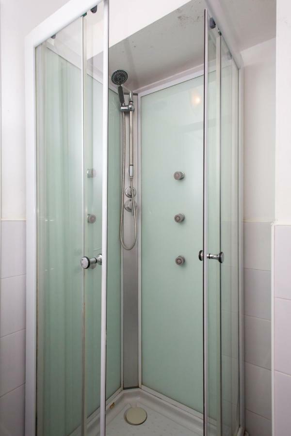 Bilocale Zona 200metri Da Stazione Apartment *