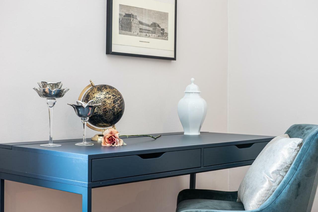 Joivy Sophisticated 3-bed Flat With Desk Apartamento *