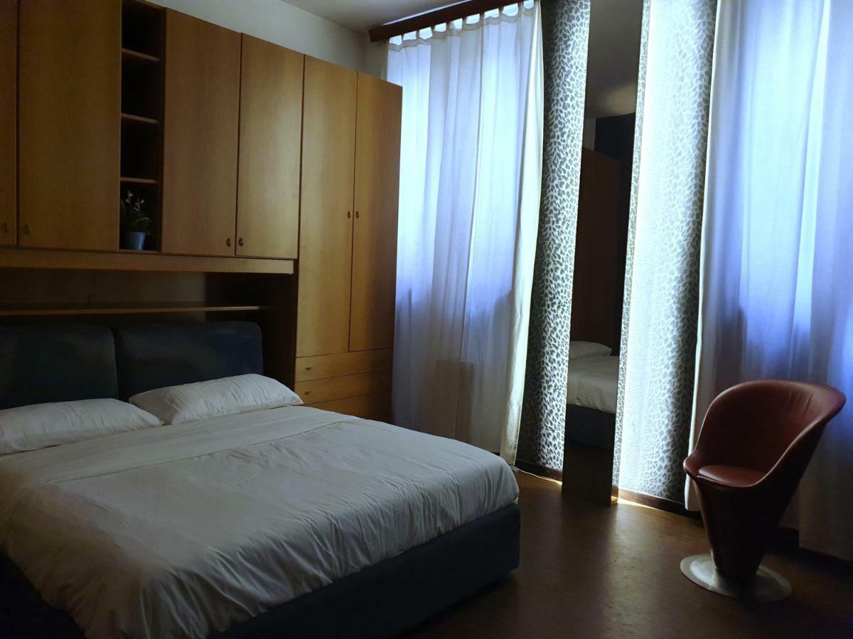 5Min Walk From Duomo! Apartment 100M2 Apartamento Milão