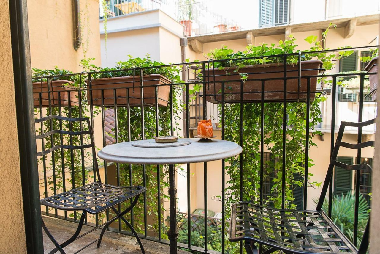 Flowers' Lane Apartment Mailand