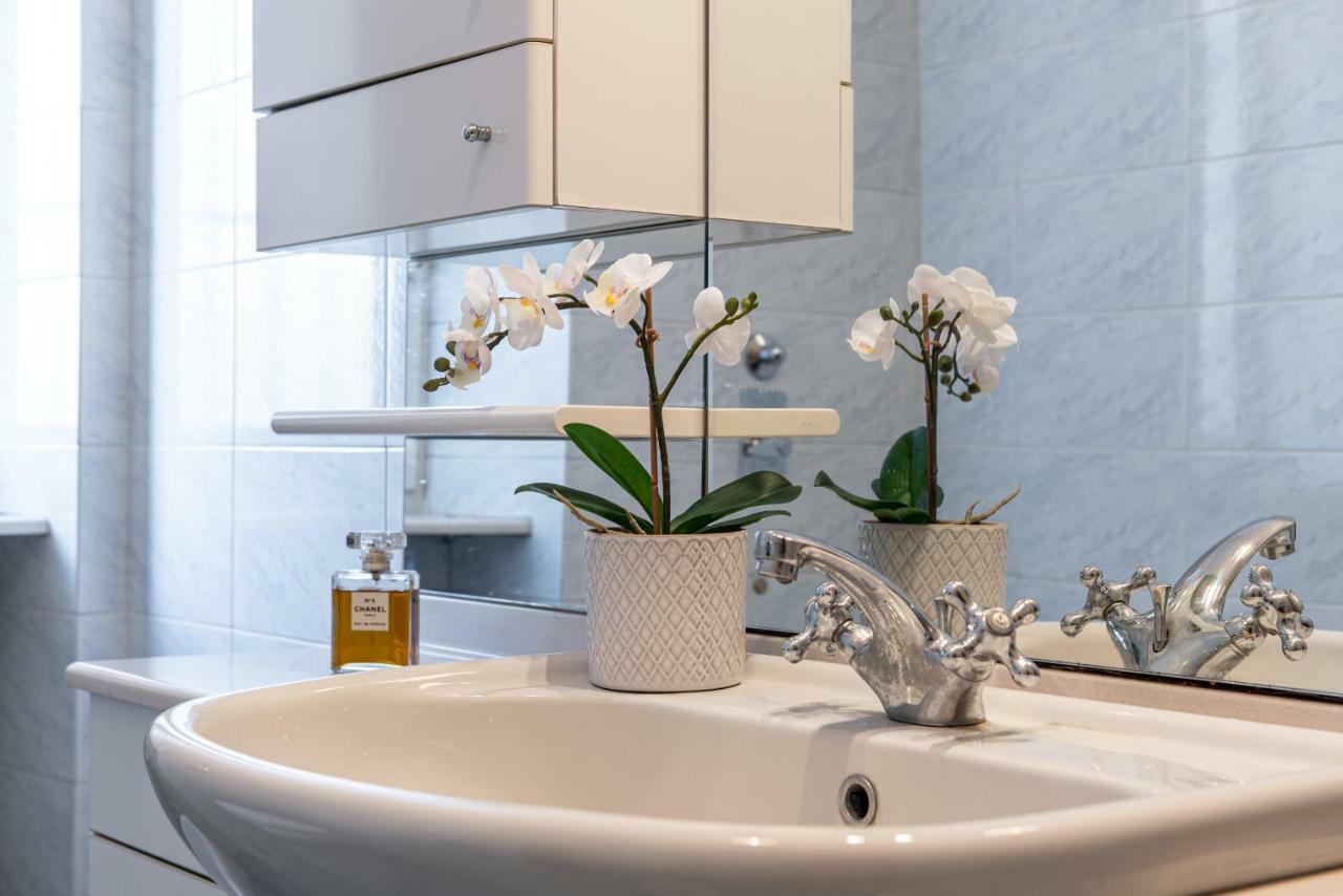 Joivy Sophisticated 3-bed Flat With Desk Milão