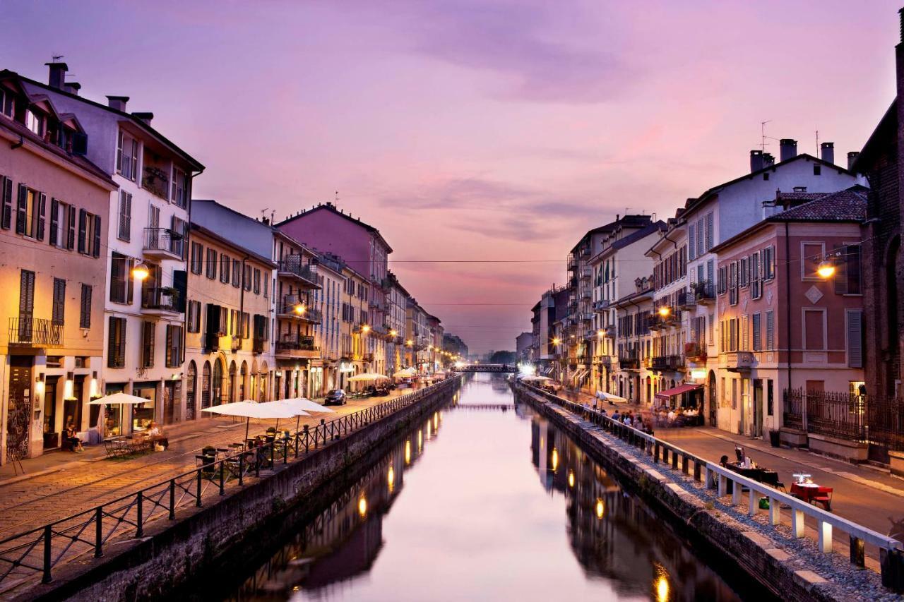 Paki Nel Cuore Dei Navigli Di *