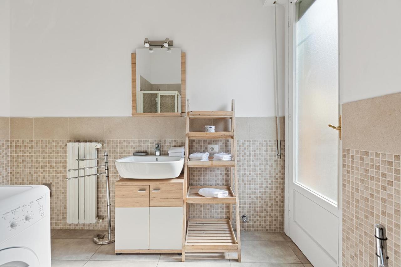 Roomy Duomo & San Babila Apartment Mailand