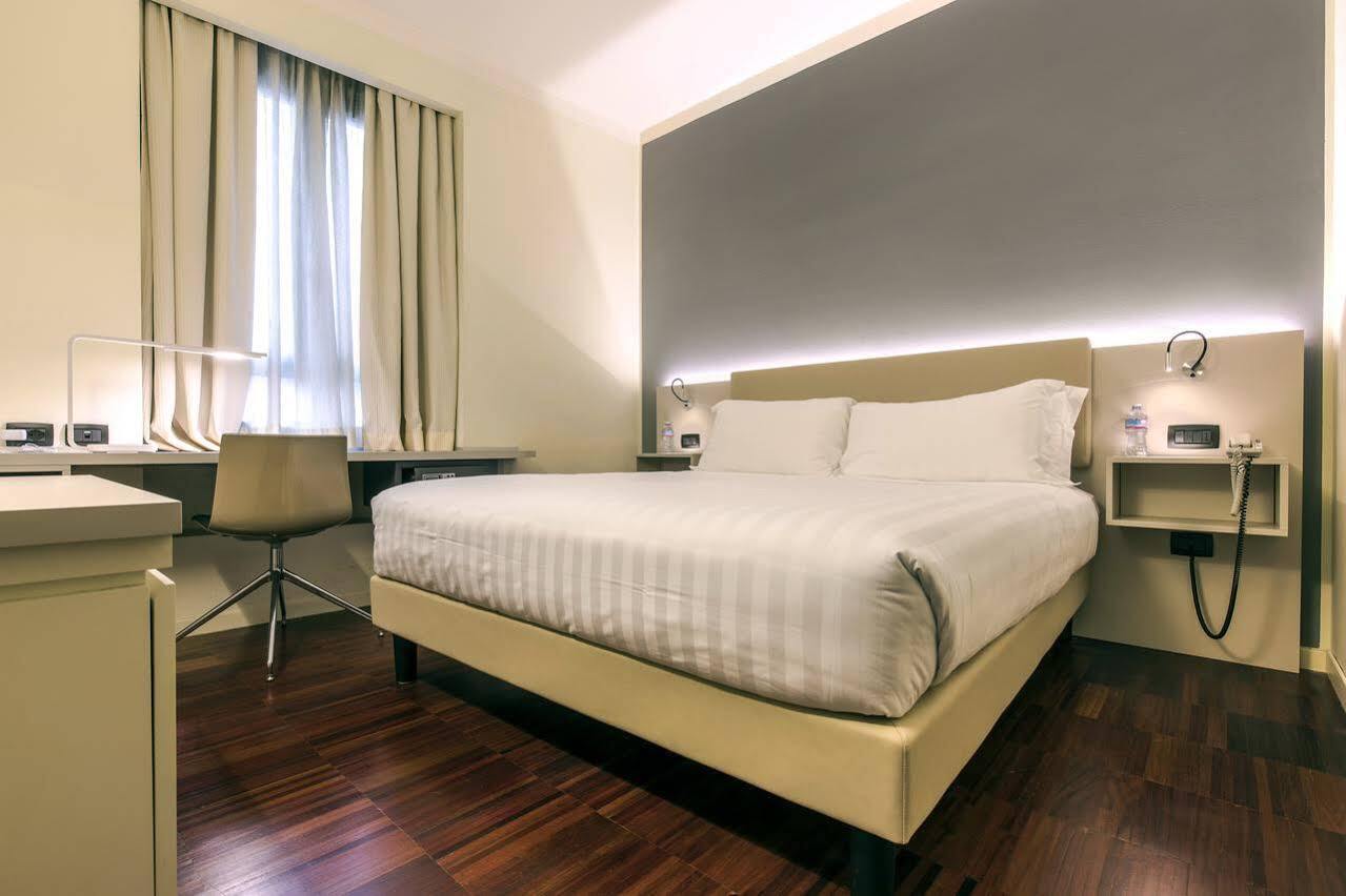 43 Station Hotel