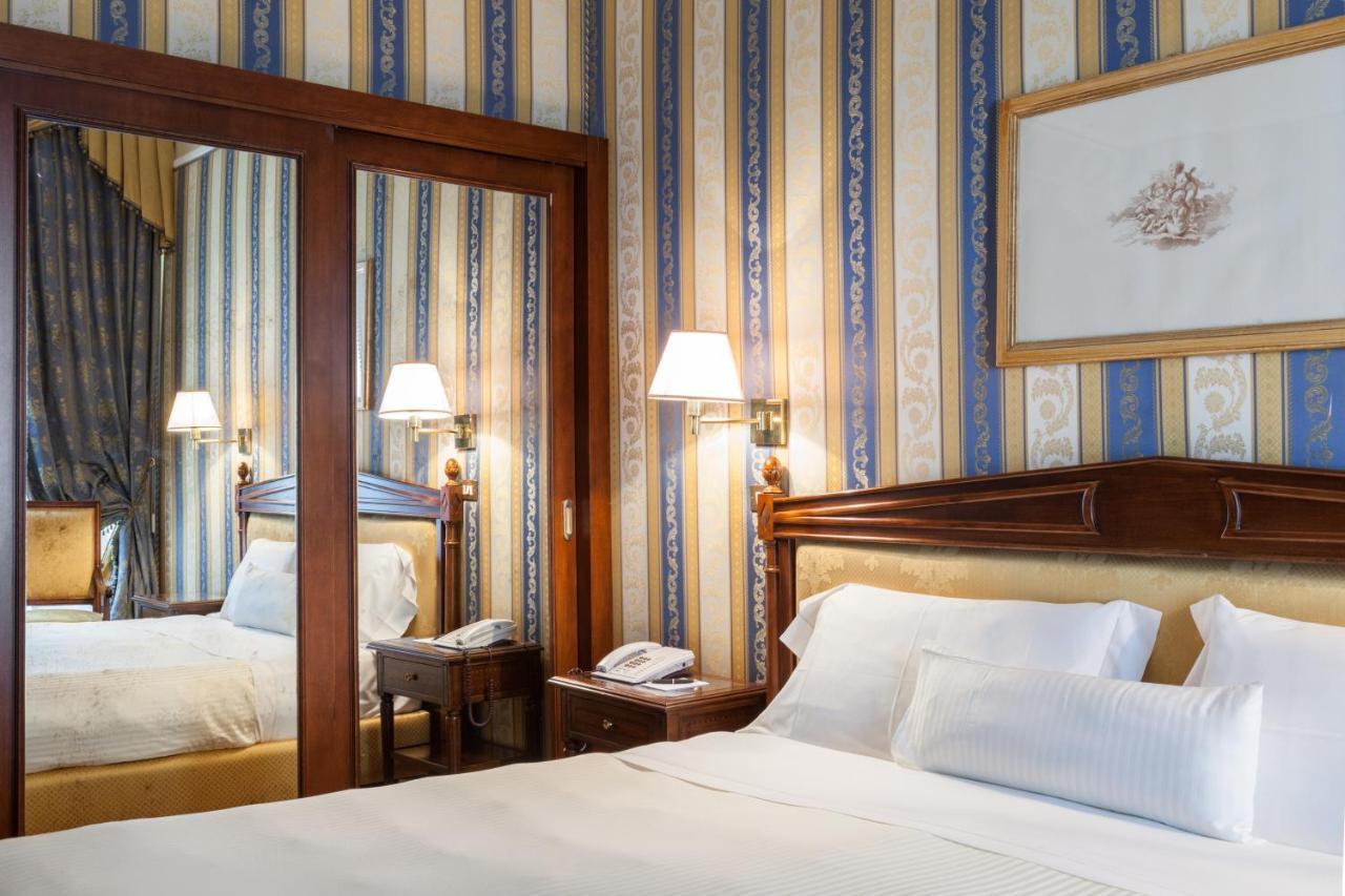 Sina De La Hotel