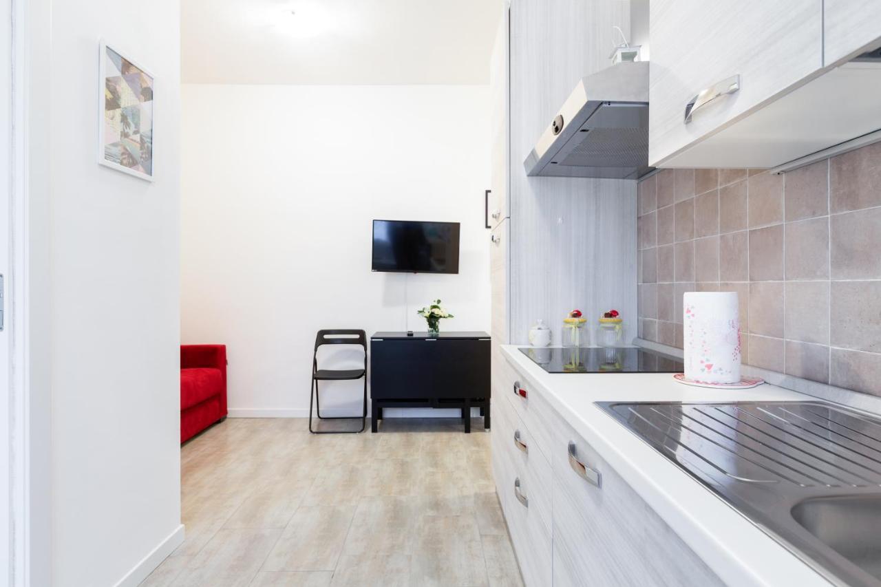 Renovated Flat Subway Yellow Line Apartment
