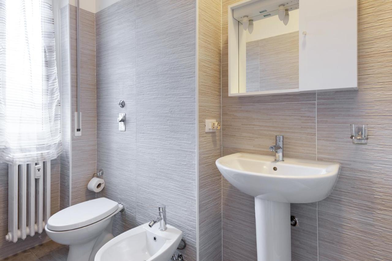 Renovated Flat Subway Yellow Line Apartment