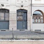 Arena Apartment