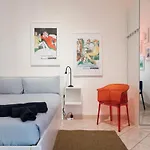 Xenia Apartments - Stylish Colorful Apt- Upbeat & Well-Connected Area