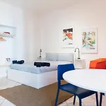 Xenia Apartments - Stylish Colorful Apt- Upbeat & Well-Connected Area